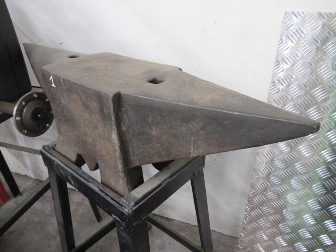 INCUDINE CAST IRON ANVIL